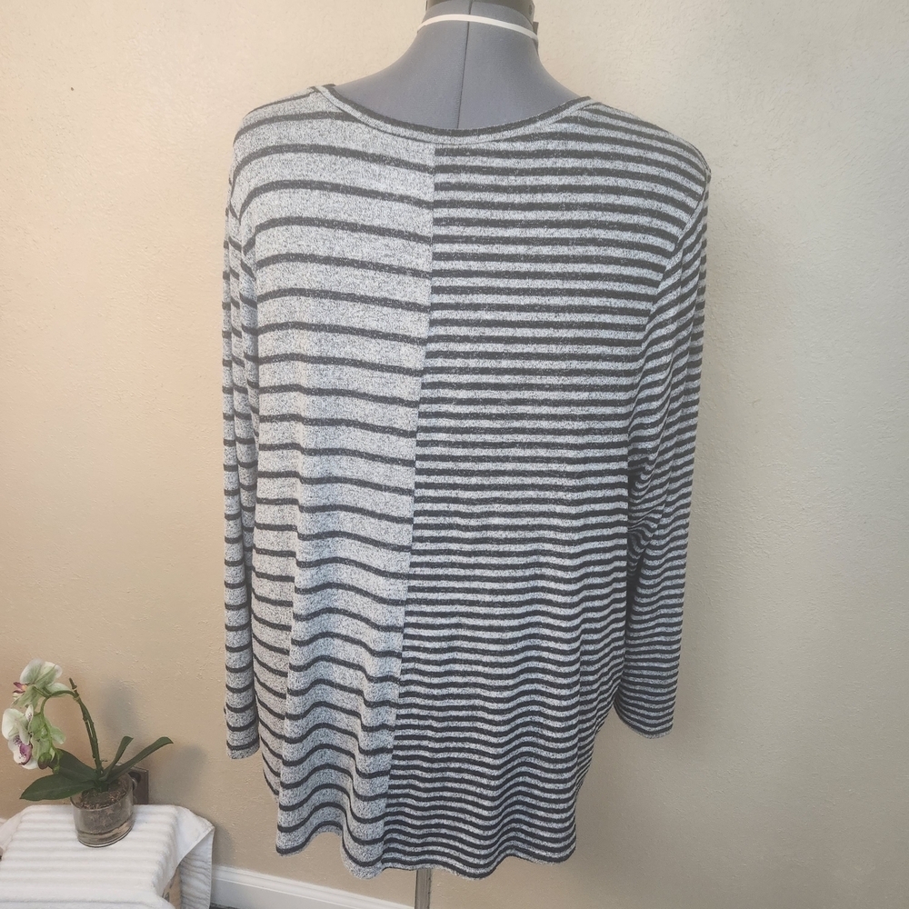 Lane Bryant Gray and White Striped Long Sleeve Sweatshirt 22/24 (8001) - Picture 2 of 3